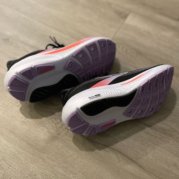 Brooks Ghost 17 Women's Black and Pink Athletic Shoes - Picture 5 of 5